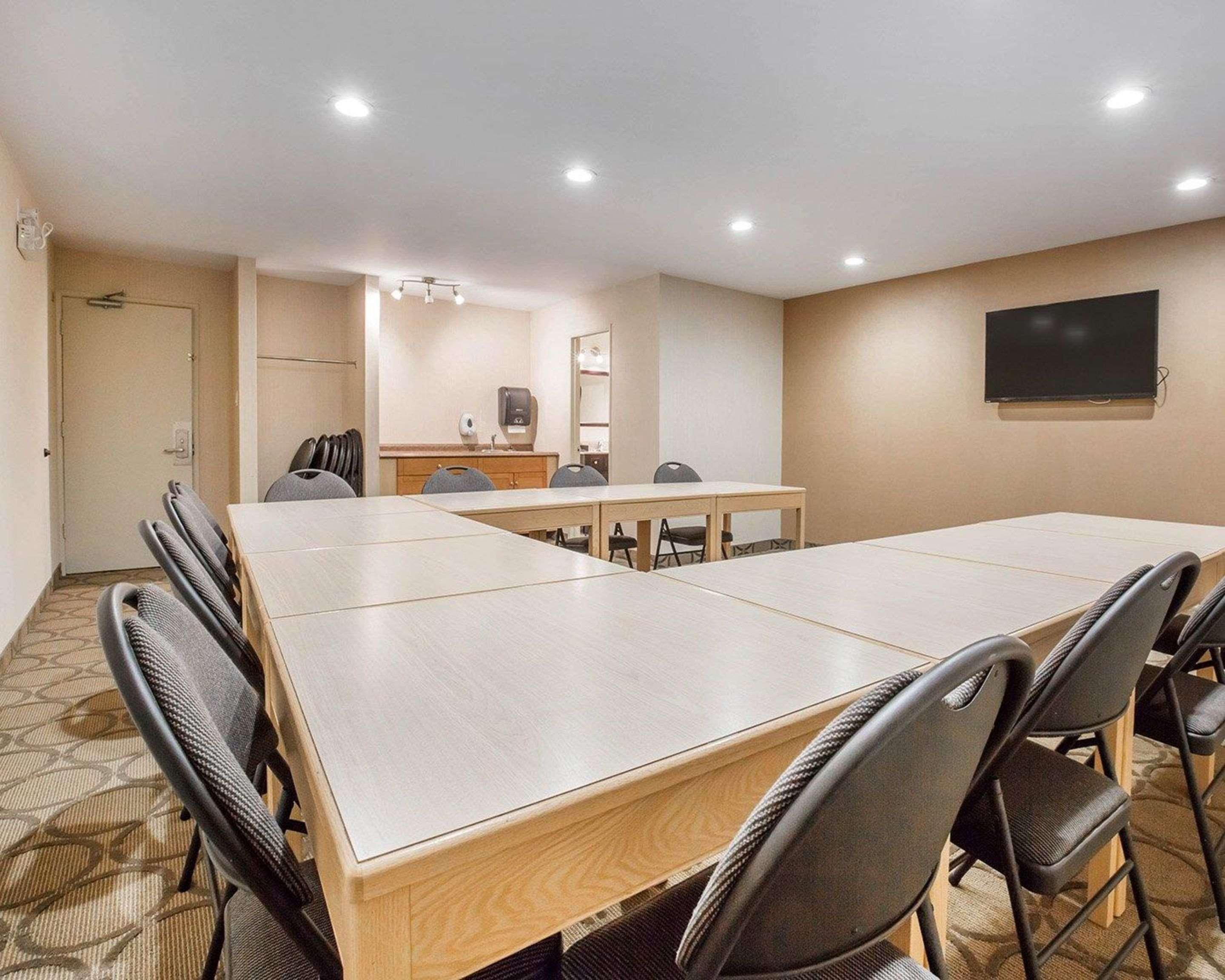 Lodge Econo Taber